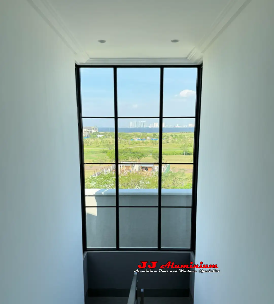 Revaz Toppa style fixed aluminium window