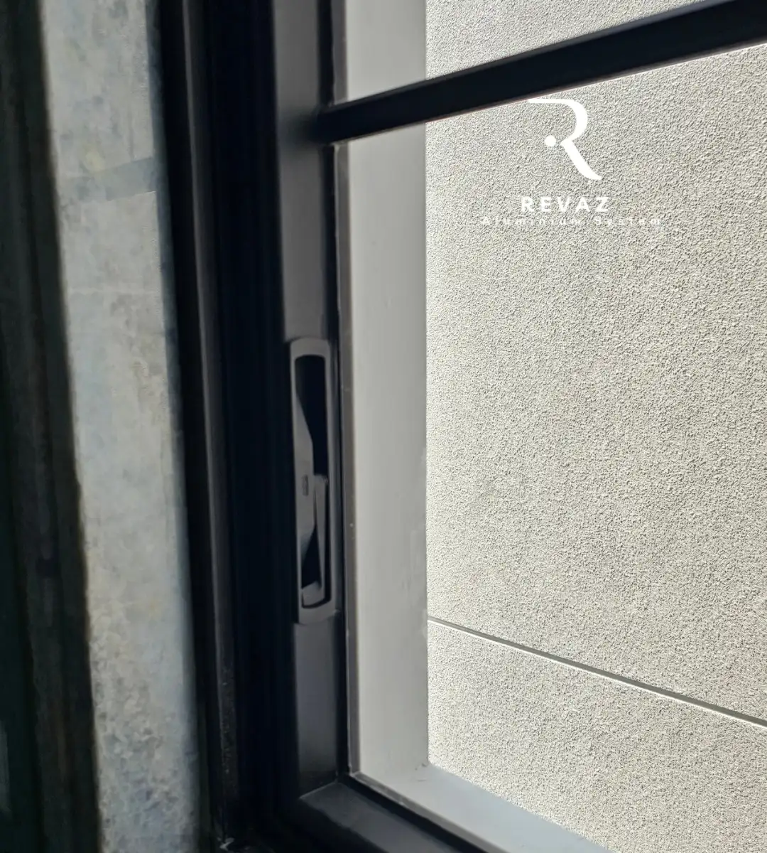 Revaz Toppa style aluminium swing window